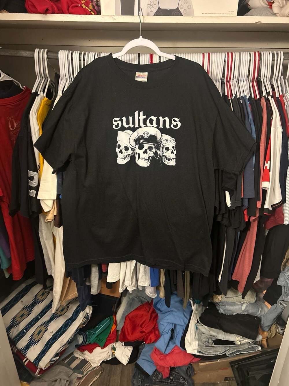 The Sultans 3 Skulls Band T-Shirt Swami Records Hanes Tag